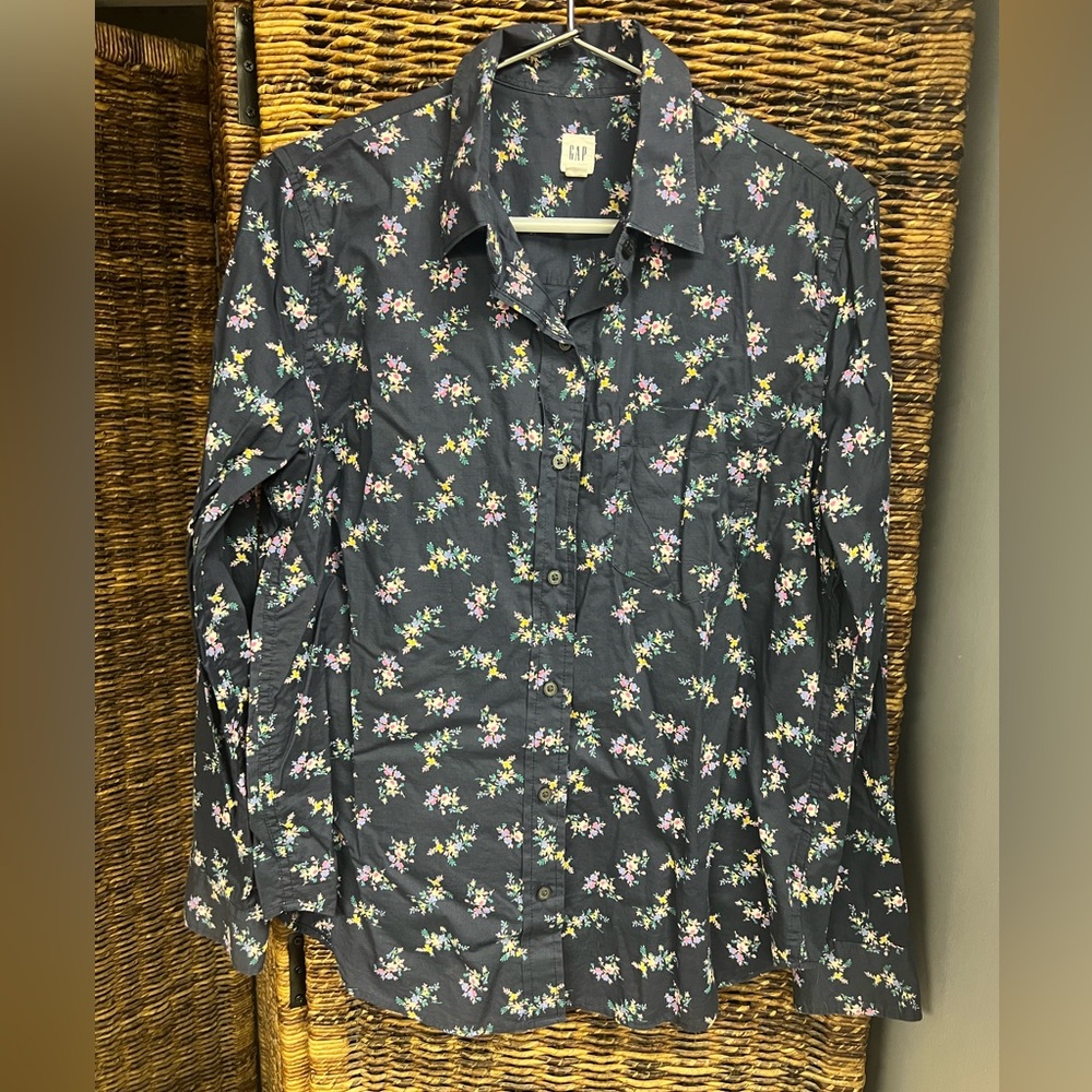 Gap- Womens Button up, Long Sleeve Floral, Blue Shirt, Size: Small, Pre-Owned